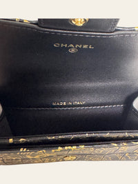 Calfskin Crocodile Embossed Graffiti 2.55 Reissue Flap Card Holder Black Gold 7