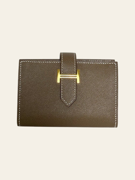 Hermès Béarn Mini Wallet Etoupe Epsom Gold Hardware — front view in Etoupe Epsom leather with the signature 'H' tab closure in gold hardware.
